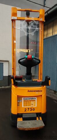 Palletstapelaars Jungheinrich ERC 212 scales