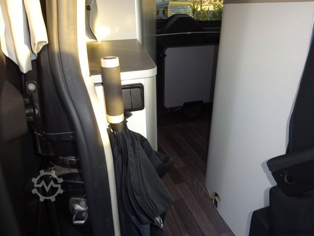 Obytný vůz FORD Nugget L1 185PS Aut. Aufstelldach Xenon Navi AHK