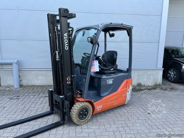 High Lift stacker Toyota 8 FBE 16 T / 250 Std.!