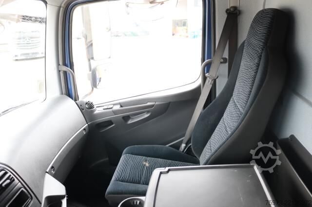 Camião plataforma com lona Mercedes-Benz Atego 1224 L
