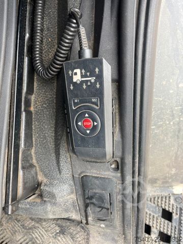 Skraldevogn MERCEDES-BENZ Antos 3-Achser 2533 / Zoeller M24x2EC / Delta