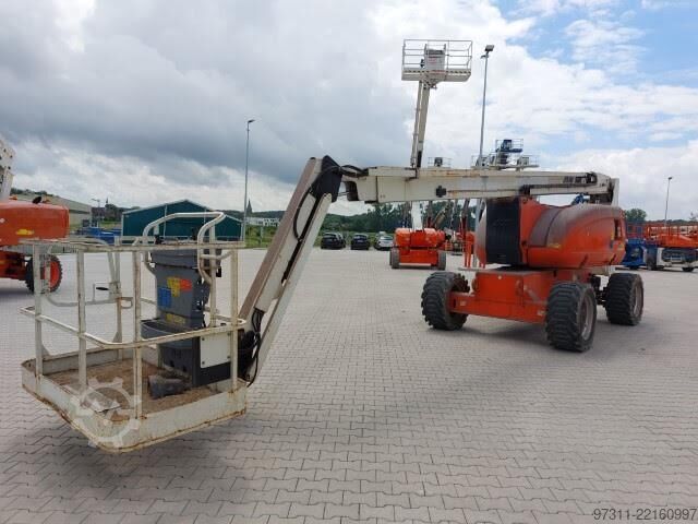 Scharnierende telescopische hoogwerker JLG 800AJ