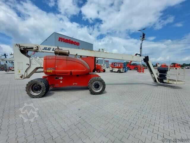 Scharnierende telescopische hoogwerker JLG 800AJ