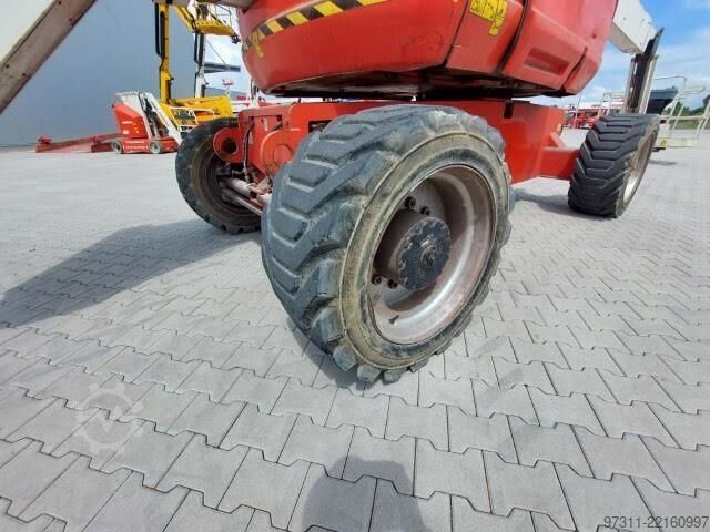 Scharnierende telescopische hoogwerker JLG 800AJ