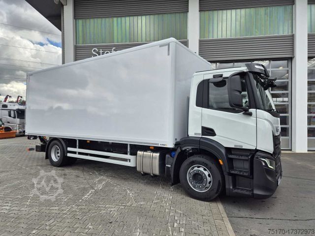 Box truck IVECO AD190S40/P 4x2 Ladebordwand 2.000kg Navi ACC