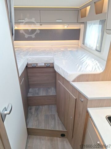 Caravana semiintegrada CARADO pro+ T 338 TV/SAT, Navi+RFK, Hubbett