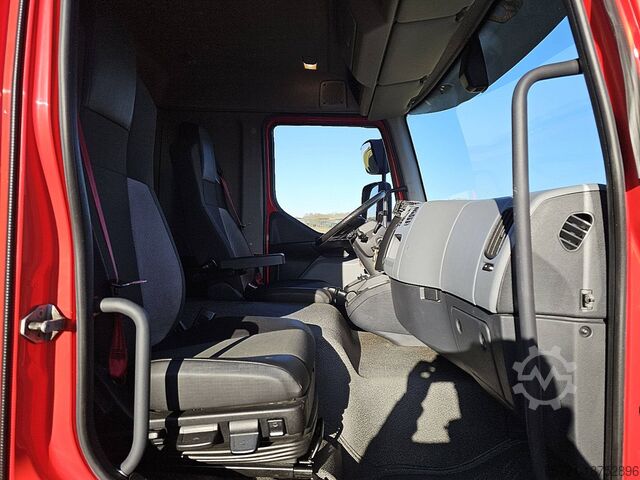 Gesloten bak RENAULT D 240 11.9T AIRCO LIFT