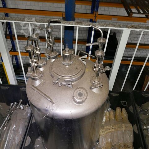 Depósito a presión de 130 litros fabricado en V4A  