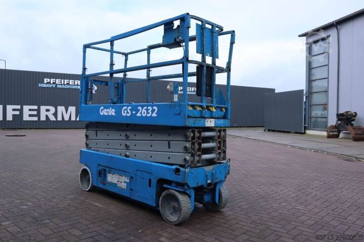Ascensor cu foarfecă Genie GS2632 Electric, Working Height 10m, 227kg Capacit