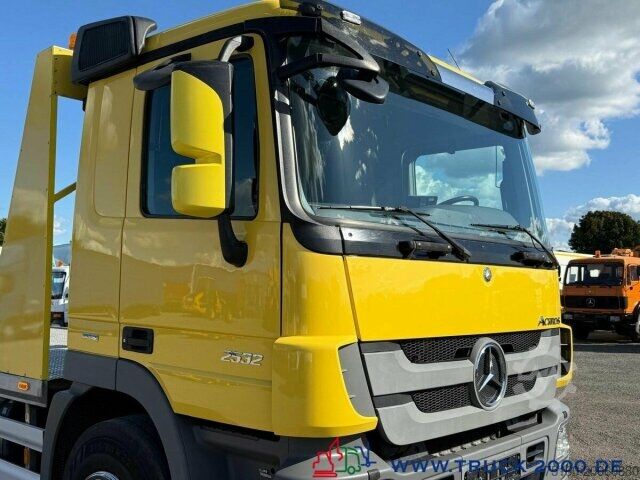 Autószállító teherautó Mercedes-Benz 2532 Maschinen- Baumaschinentransporter 259TKM