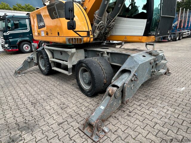 Gumikerekes kotrógép LIEBHERR LH 24 Litronic mit Abbruch- / Sortiergreifer