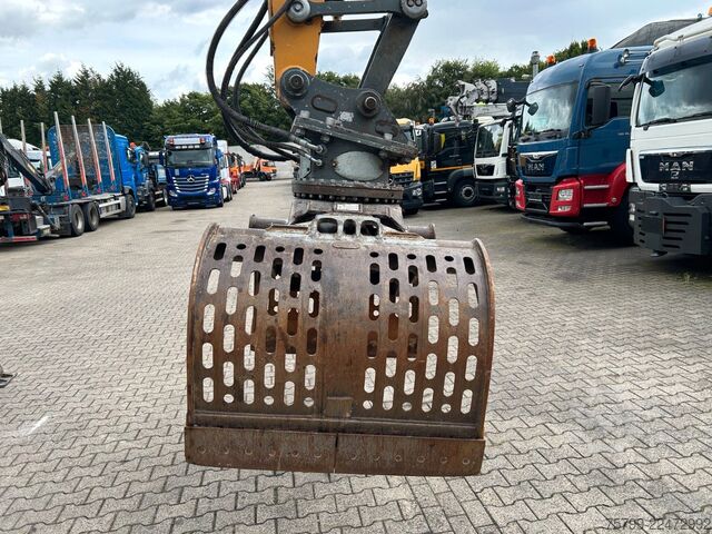 Gumikerekes kotrógép LIEBHERR LH 24 Litronic mit Abbruch- / Sortiergreifer