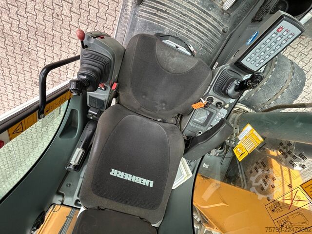 Gumikerekes kotrógép LIEBHERR LH 24 Litronic mit Abbruch- / Sortiergreifer