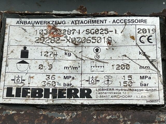 Gumikerekes kotrógép LIEBHERR LH 24 Litronic mit Abbruch- / Sortiergreifer
