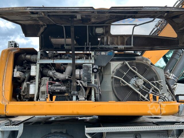 Gumikerekes kotrógép LIEBHERR LH 24 Litronic mit Abbruch- / Sortiergreifer