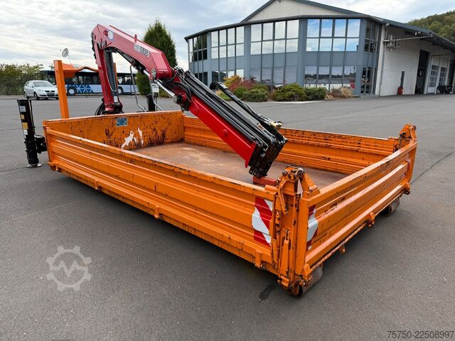 Hakowiec  Abrollcontainer mit HMF Kran 835 Funk