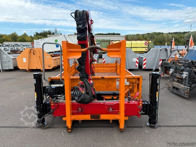 Hakowiec  Abrollcontainer mit HMF Kran 835 Funk