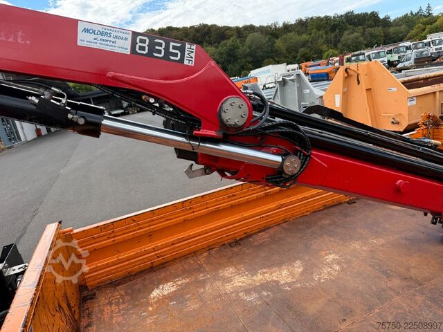 Kroghejselastbil  Abrollcontainer mit HMF Kran 835 Funk
