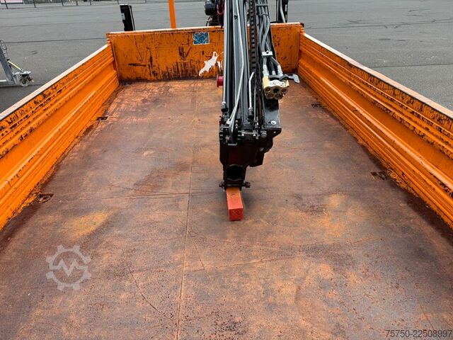 Kroghejselastbil  Abrollcontainer mit HMF Kran 835 Funk