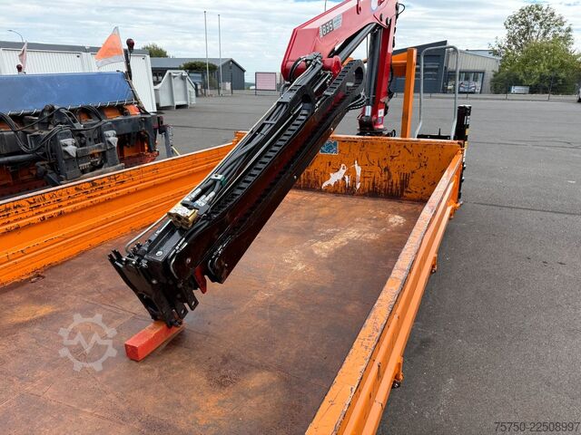 Kroghejselastbil  Abrollcontainer mit HMF Kran 835 Funk