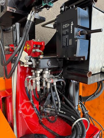 Kroghejselastbil  Abrollcontainer mit HMF Kran 835 Funk