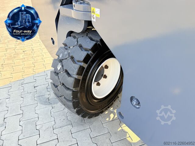Négyirányú targoncát Combilift C3000XL GAS DUPLEX 4550 FORK POSITIONER