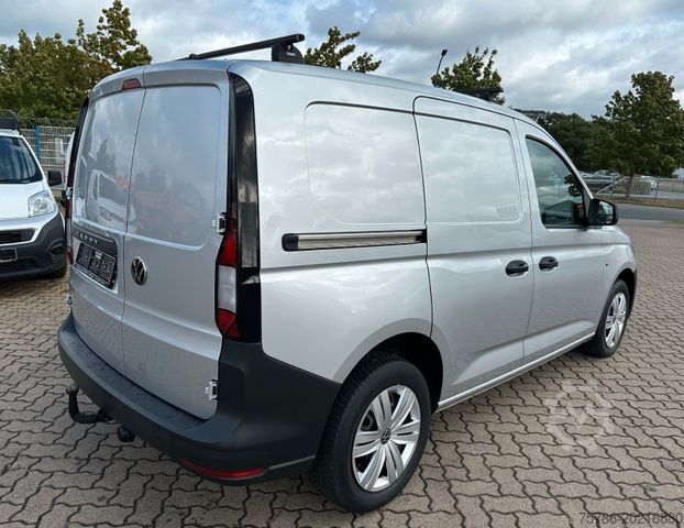 Skåpbil VOLKSWAGEN Caddy Cargo Basis/ Hecktüren/ AHK/ neuwertig