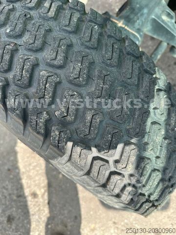 Yard tractor John Deere 3520 4x4 Hofschlepper Rasenbereifung