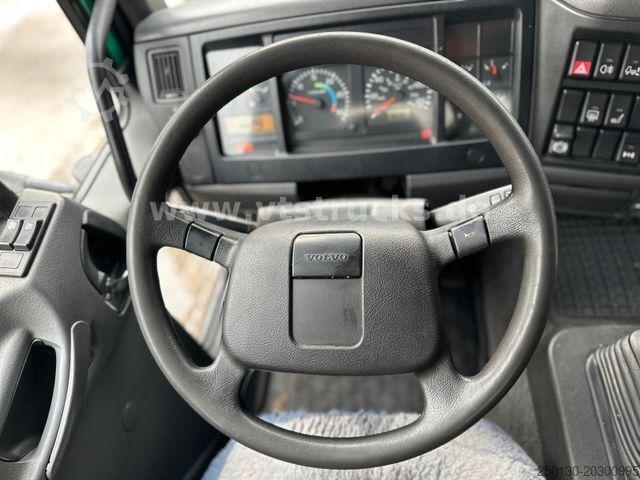 Cattle truck VOLVO FL 6 220 Viehaufbau