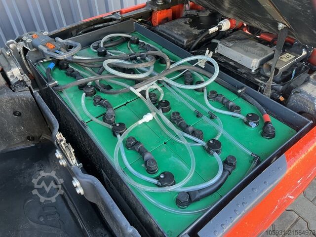 Elektrikli 3 tekerlekli forklift Linde E15-02