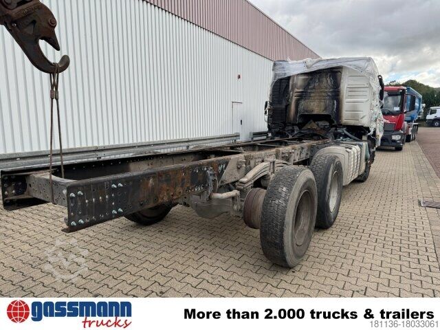 Vrachtwagenchassis Volvo FM 380 6x4 R mit Brandschaden