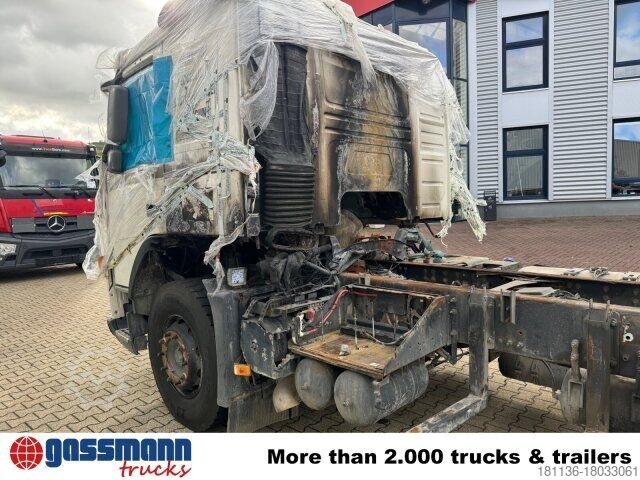 Vrachtwagenchassis Volvo FM 380 6x4 R mit Brandschaden