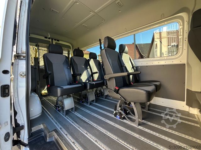 Minibus VOLKSWAGEN CRAFTER 2.0 TDI 8 SITZER KLIMAAUTO. HECKLIFT