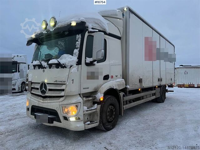 Mercedes-Benz Actros 1835 4x2 box truck w/ full side opening and