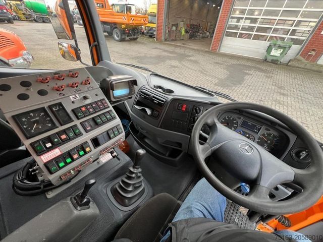 Kamionska čistilica MERCEDES-BENZ Atego 1318 LKO Kehrmaschine Bucher+Separatmotor