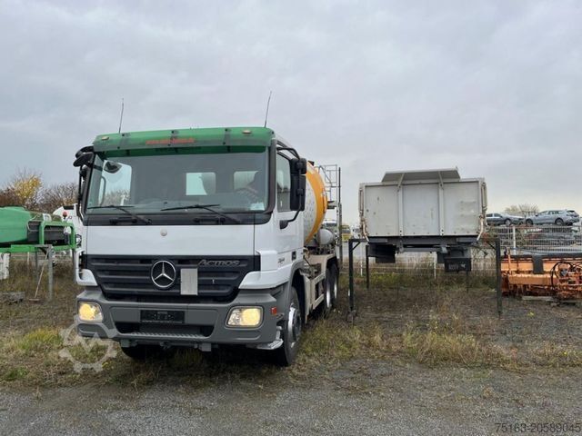 Trostrani kiperski kamion MERCEDES-BENZ Actros 2644 6x4 3-Achs Kipper Mischer+Kipper