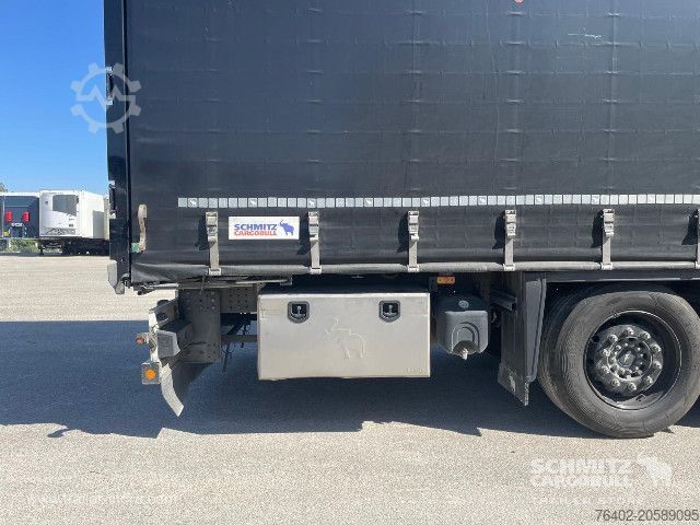 Öppen semitrailer med kapell Schmitz Cargobull Semitrailer Curtainsider Varios