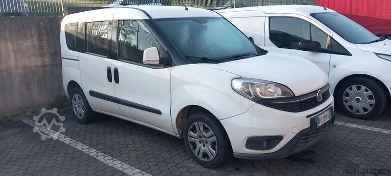 Συμπαγές βαν FIAT Doblo 5 posti -  CAMBIO GUASTO