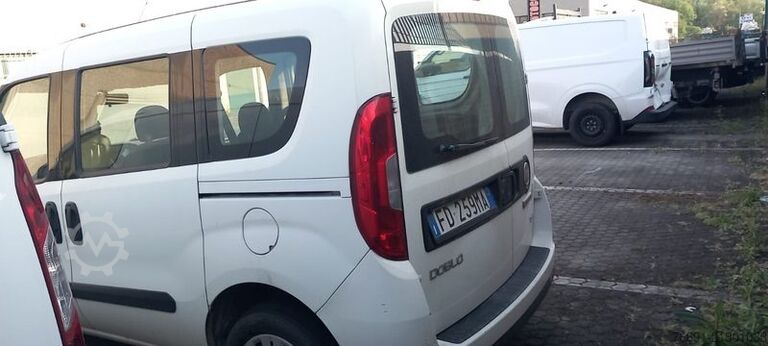 Συμπαγές βαν FIAT Doblo 5 posti -  CAMBIO GUASTO