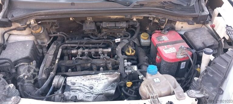 Συμπαγές βαν FIAT Doblo 5 posti -  CAMBIO GUASTO