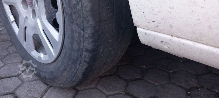 Συμπαγές βαν FIAT Doblo 5 posti -  CAMBIO GUASTO