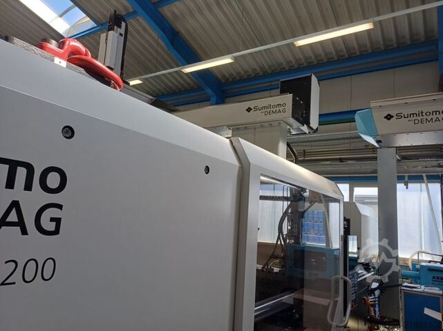 μηχανή χύτευσης με έγχυση Sumitomo DEMAG IntElect 2  350/830-2200 mit Roboter-Sys