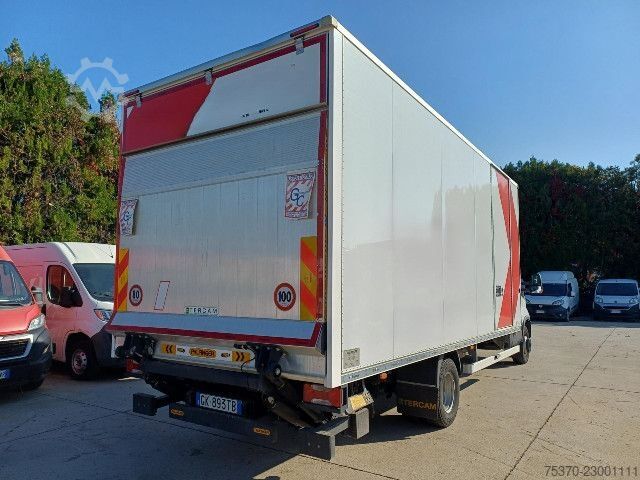 Vrachtwagen met bakwagen IVECO BOX+SPONDA