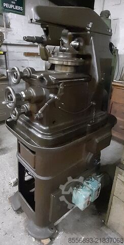 Máquina de perfilhar engrenagens Mikron 102.05