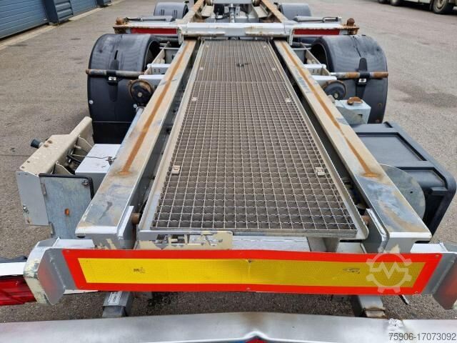 Semi-reboque PORTE CONTAINERS MULTIPOSITION