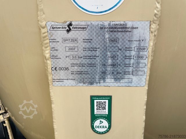 Tankbil MAN TGA 35.360 BL 8x2-4/ Spitzer Silo/ 23000 l/ AC