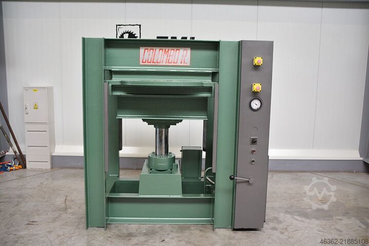 Hydraulische pers Agostino Colombo 