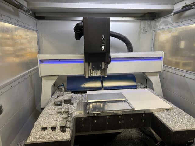 Verticale verspanen center Datron M8 Cube A