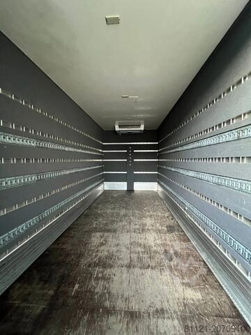 Kofferaufbau MAN JUNGLE Geïsoleerde laadbak + KONVERTA Cooler/He...