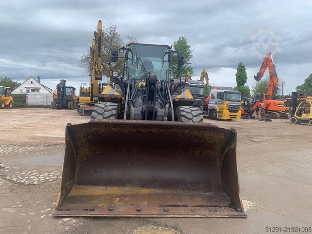 Carregadeira Komatsu WA250PZ-6